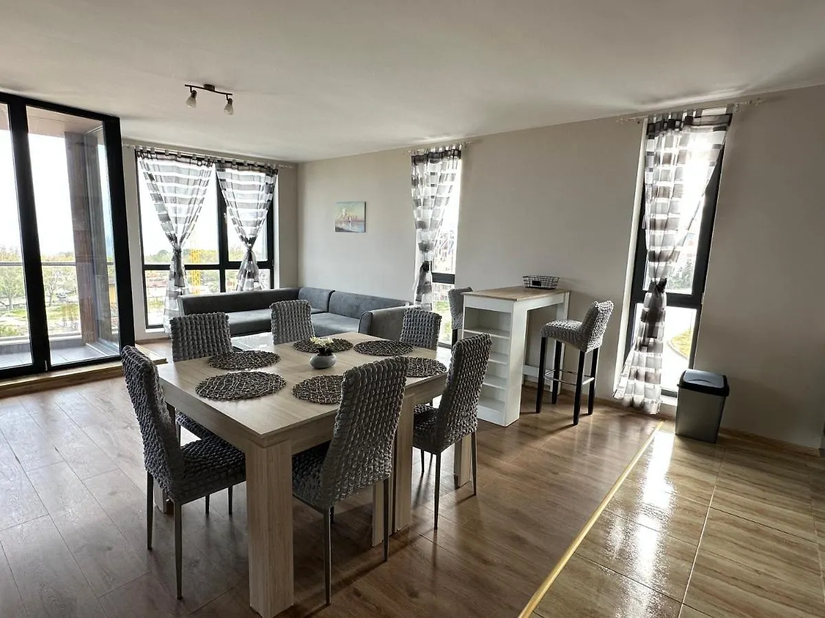 Ferienwohnung Апартамент Бриз Warna Apartment